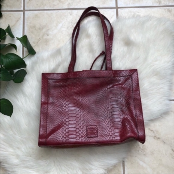 Liz Claiborne Faux Alligator Purse - Picture 4 of 9